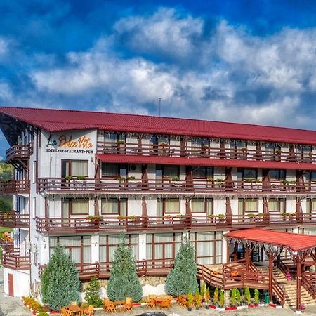 Hotel La Dolce Vita Zărneşti エクステリア 写真