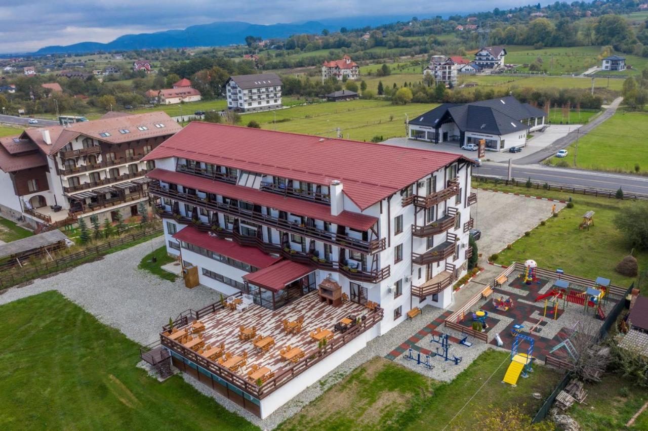Hotel La Dolce Vita Zărneşti エクステリア 写真
