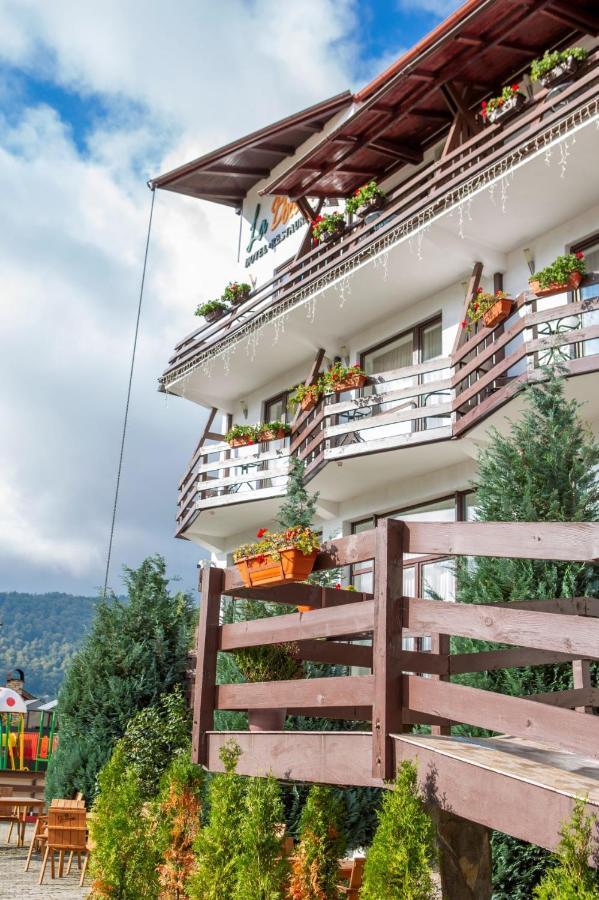 Hotel La Dolce Vita Zărneşti エクステリア 写真