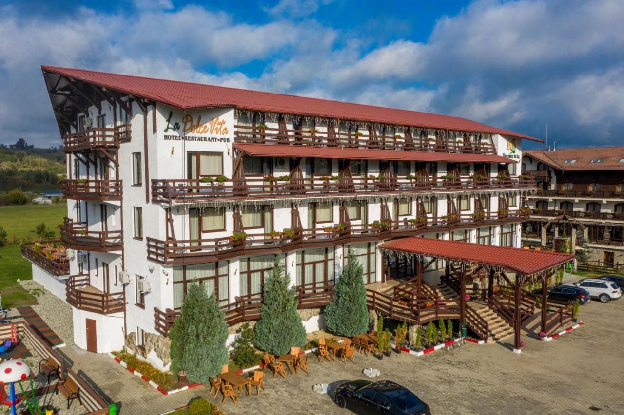 Hotel La Dolce Vita Zărneşti エクステリア 写真